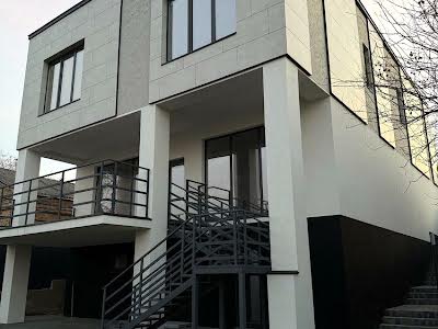будинок за адресою Листопадна вул.