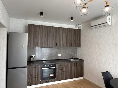 квартира за адресою Салютна вул., 2