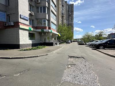 комерційна за адресою Ревуцького вул., 35а