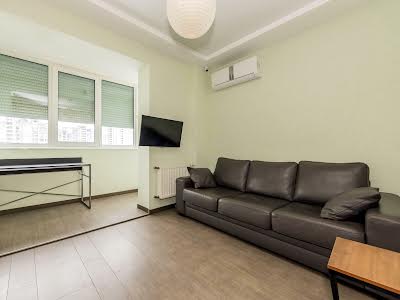квартира за адресою Драгоманова вул., 25