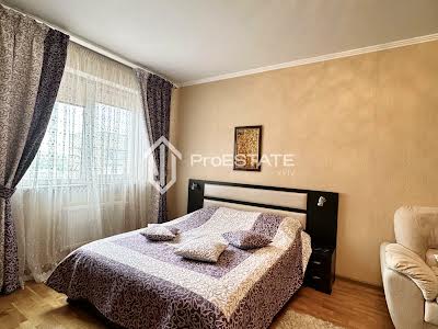 квартира по адресу Киев, Бориспольская ул., 4