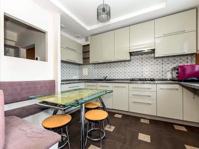 квартира за адресою Драгоманова вул., 25