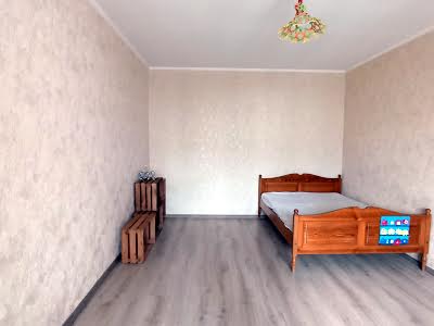 квартира за адресою Ревуцького вул., 18