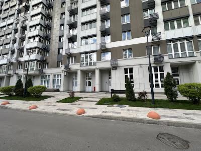 коммерческая по адресу Львівська, 15