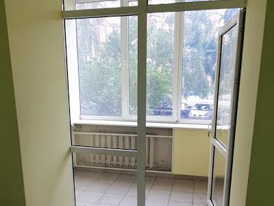 комерційна за адресою Драгоманова вул., 17