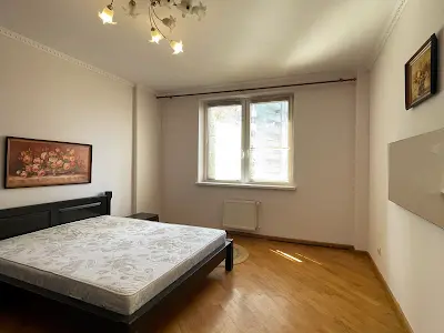 квартира за адресою Раїси Окіпної вул., 8