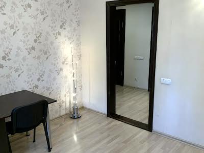 квартира за адресою Анни Ахматової вул., 13-Б