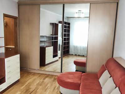 квартира по адресу Героев Днепра ул., 42-Б