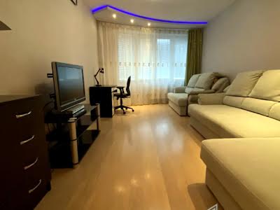 квартира за адресою Верховинна вул., 37