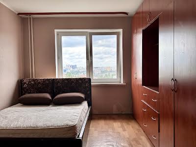 квартира за адресою Автозаводська вул., 15А