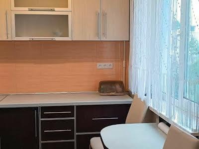 квартира за адресою Каденюка вул., 28