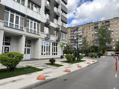 коммерческая по адресу Львівська, 15