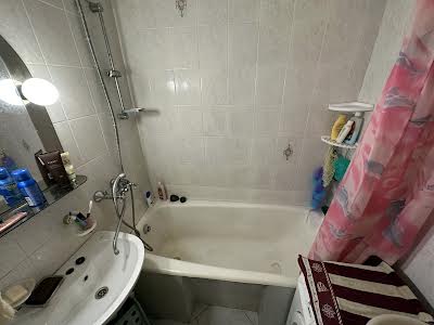 квартира за адресою Автозаводська вул., 93