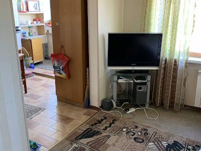 квартира за адресою Романа Шухевича просп. (Генерала Ватутіна), 2