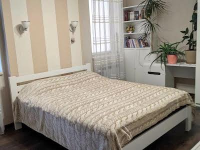 квартира за адресою Анни Ахматової вул., 30