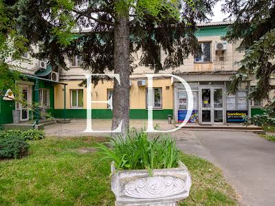 комерційна за адресою Павла Скоропадського вул., 63
