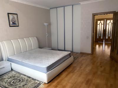 квартира за адресою Раїси Окіпної вул., 8