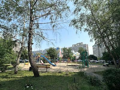 квартира за адресою Київ, Драгоманова вул., 31