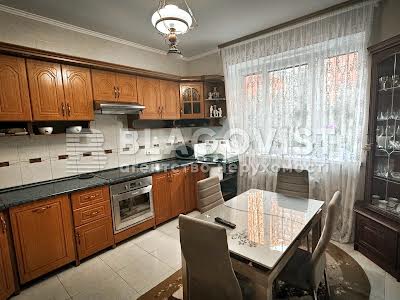 квартира за адресою Анни Ахматової вул., 13г