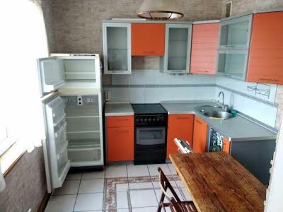 квартира за адресою Анни Ахматової вул., 19