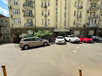 комерційна за адресою Дмитрівська вул., 56-Б