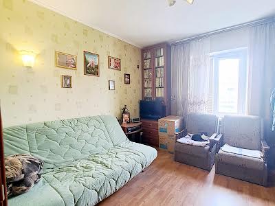 квартира за адресою Ревуцького вул., 18