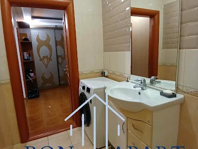 квартира за адресою Анни Ахматової вул., 43