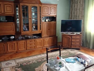 дом по адресу революції, 3