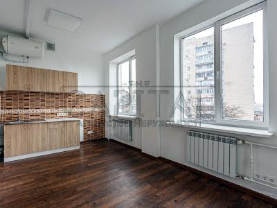 комерційна за адресою Варязький пров., 4-В