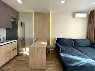 квартира за адресою Салютна вул., 2