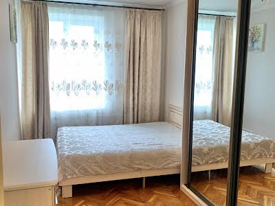 квартира за адресою Лаврська вул. (Січневого Повстання), 4-Б