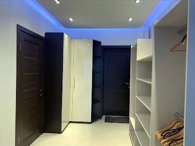 квартира за адресою Раїси Окіпної вул., 18