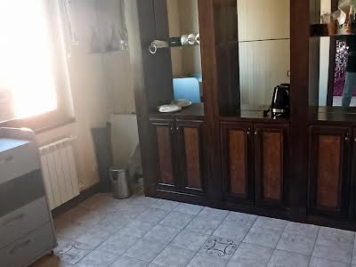 комерційна за адресою Покровська вул., 9