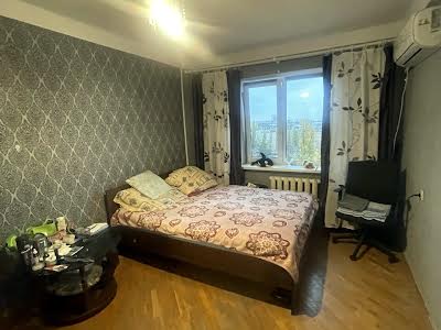 комната по адресу Ореста Левицкого ул. (Академіка Курчатова), 8