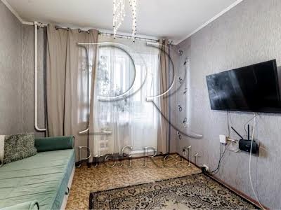 квартира за адресою Анни Ахматової вул., 16-В