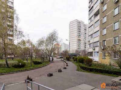 квартира по адресу Драгоманова ул., 14а