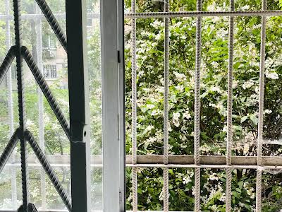 комерційна за адресою Богдана Гаврилишина вул. (Ванди Василевської), 12/16
