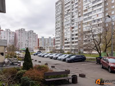квартира по адресу Драгоманова ул., 14а