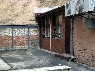 комерційна за адресою Дмитрівська вул., 37а