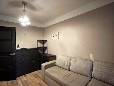 квартира за адресою Будівельників вул., 12Б