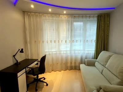 квартира за адресою Верховинна вул., 37