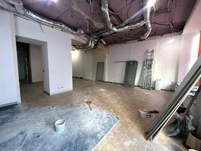 комерційна за адресою Дмитрівська вул., 37а