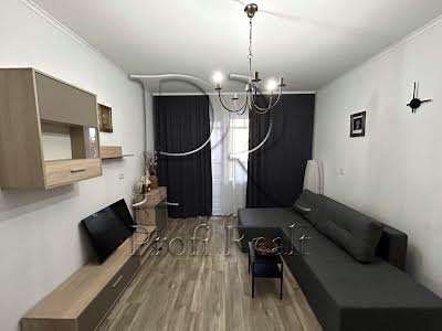 квартира за адресою Срібнокільська вул., 8