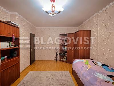 квартира за адресою Анни Ахматової вул., 13г