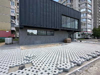 комерційна за адресою Ревуцького вул., 35а