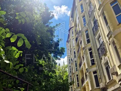 квартира за адресою Дегтярна вул., 20-А