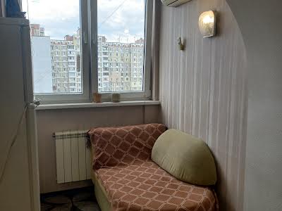квартира за адресою Анни Ахматової вул., 3-А
