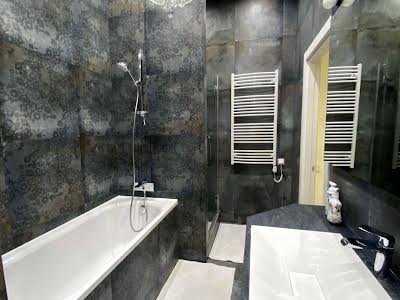 квартира за адресою Болсуновська вул. (Сергія Струтинського), 2
