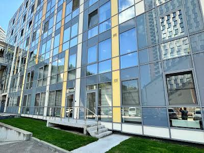 комерційна за адресою Набережна вул., 47