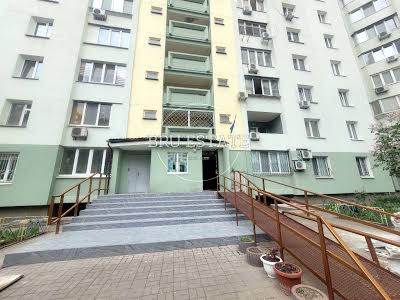 квартира по адресу Драгоманова ул., 8-Б